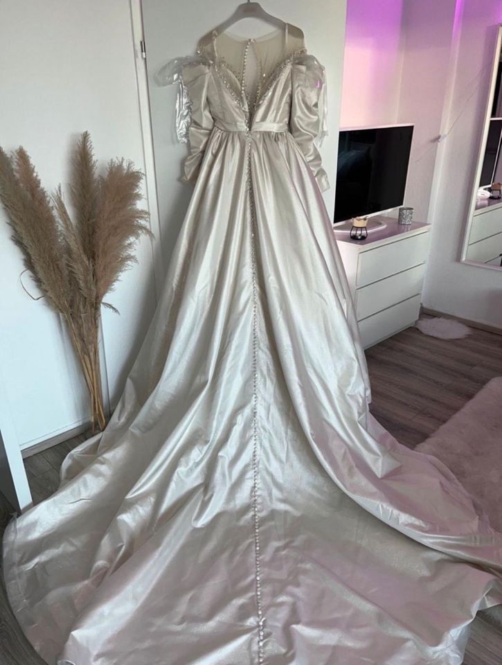 Hennabend Braut Kleid Hochzeitskleid in Leverkusen