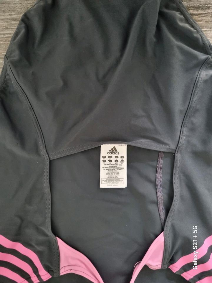 ADIDAS Badeanzug Gr 42 grau/pink in Weyhe