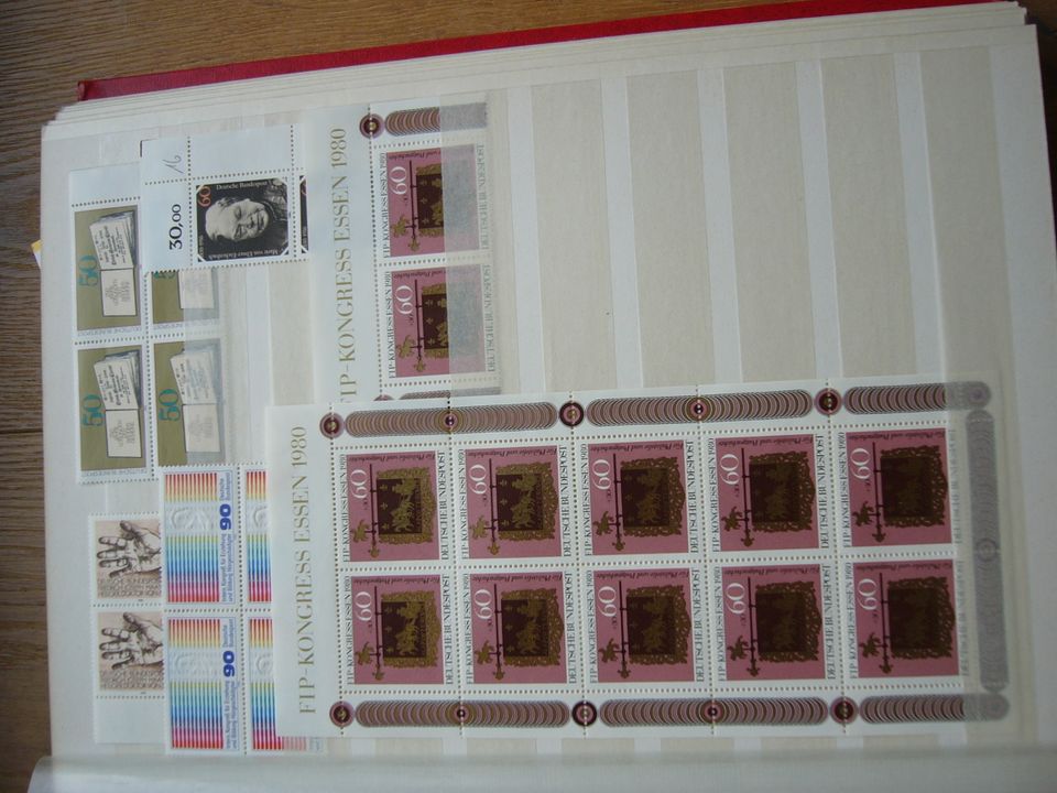 Briefmarken BR Deutschland 1977 bis 1987, Rotes Briefmarkenalbum in Bad Lippspringe