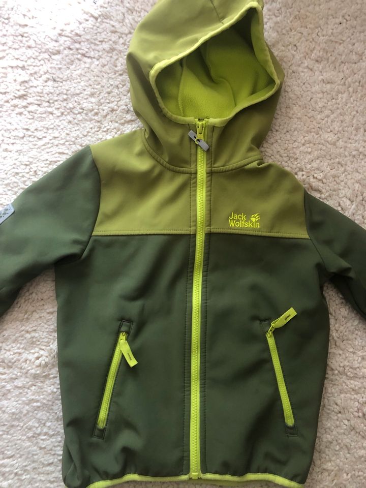 SOFTCELL Jacke Jack Wolfskin Kinder Gr. 128 in Königsbrunn