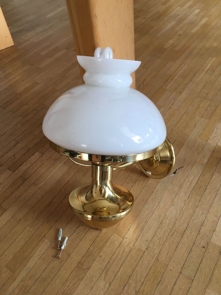 2 Wandlampen aus Messing mit weißem Glasschirm von Ikea. in Tutzing