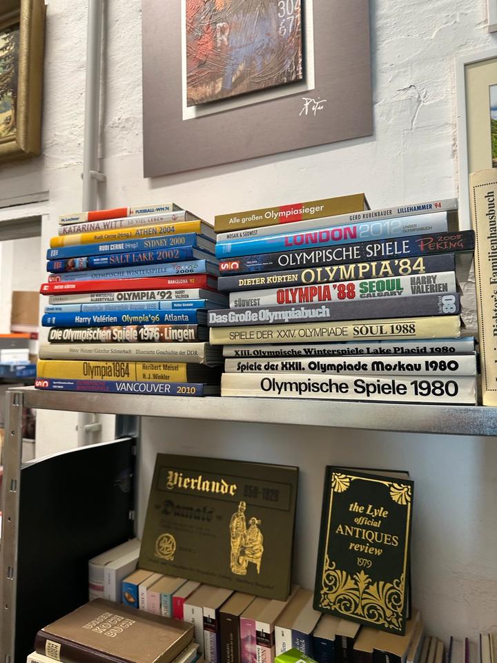Bücher alle möglichen Genre neuwertig günstig abzugeben in Schwerin