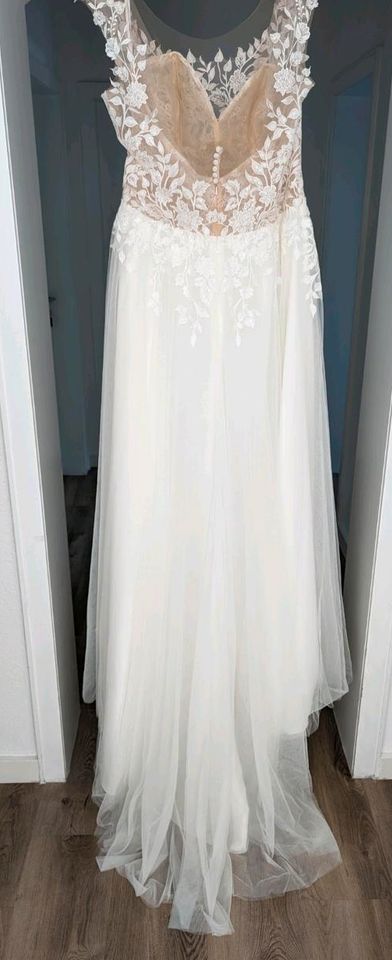 Neues Brautkleid von Bianco Evento in Ahlen