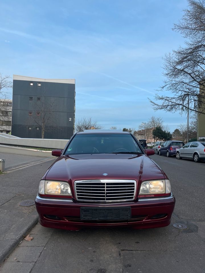 Mercedes Benz C240 Elegance Vollausstattung in Wiesbaden