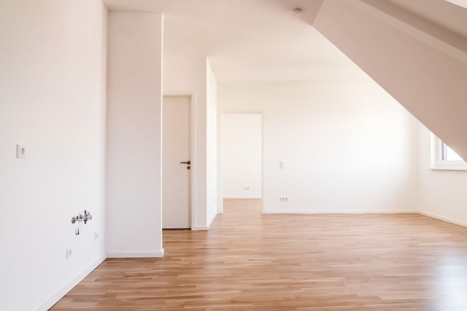 Jetzt einziehen & Wohlfühlen: Lichtdurchflutete 2-Zimmerdachgeschoss Wohnung mit erstklassiger Ausstattung in Leipzig