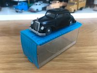 Siku Plastik V3 Mercedes 220 schwarz mit Garage! Kr. München - Garching b München Vorschau