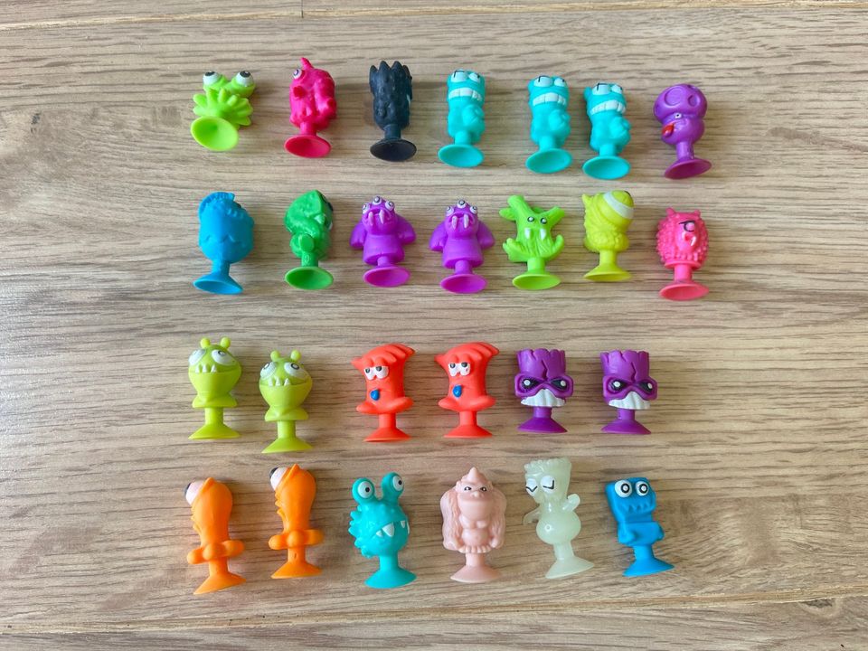 Sammelfiguren Stikeez - Fußball,Tiere,Monster,Obst&Gemüse Emoji in Erkelenz