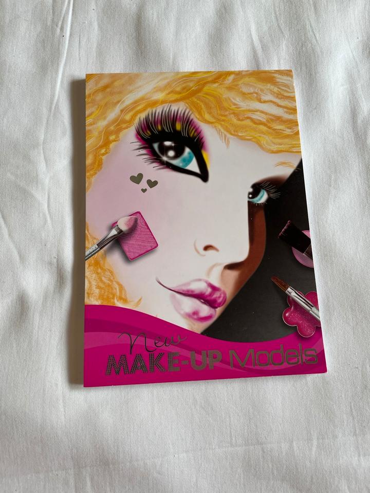 Tolles neues „NEW MAKE-UP MODELS“ Heft zum Selbstgestalten in Hamburg