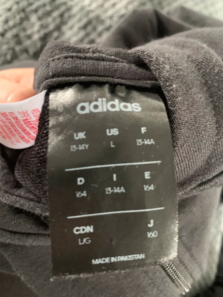 Adidas Stoffjacke Gr. 164 in Hamburg