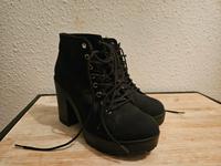 Stiefel Plateau Absatzschuhe Hohe Schuhe Dresden - Gorbitz-Nord/Neu-Omsewitz Vorschau