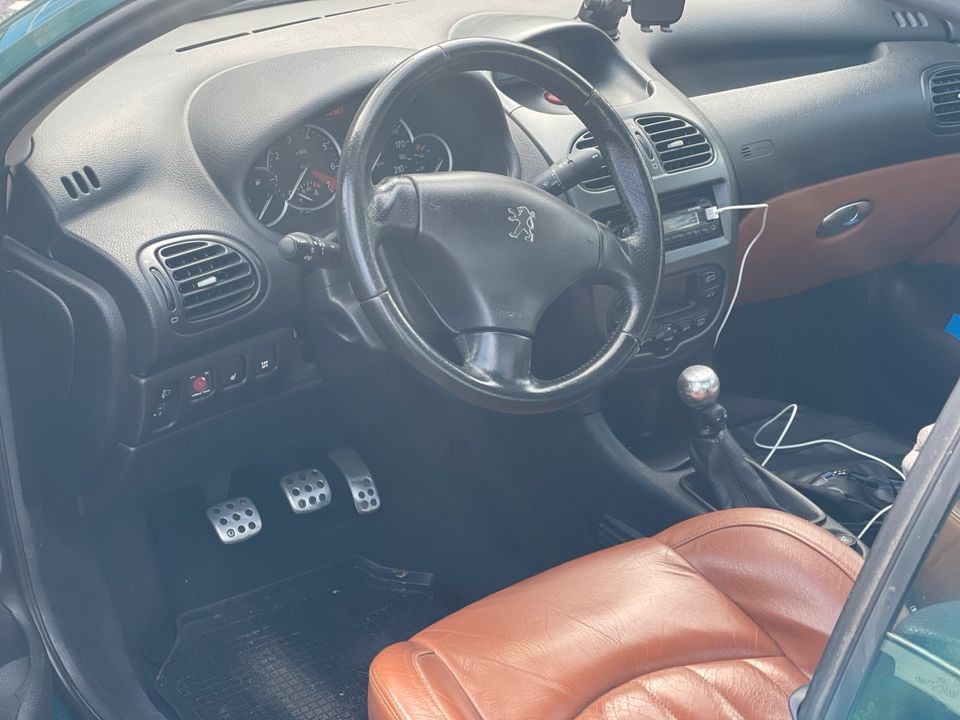 Peugeot cc Cabriolet funktioniert mit Klimatronic sauber Zustand in Hannover