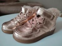 H&M Sneaker mit Teddyfutter Winterschuhe rosegold Größe 23 neu Sachsen - Zeithain Vorschau