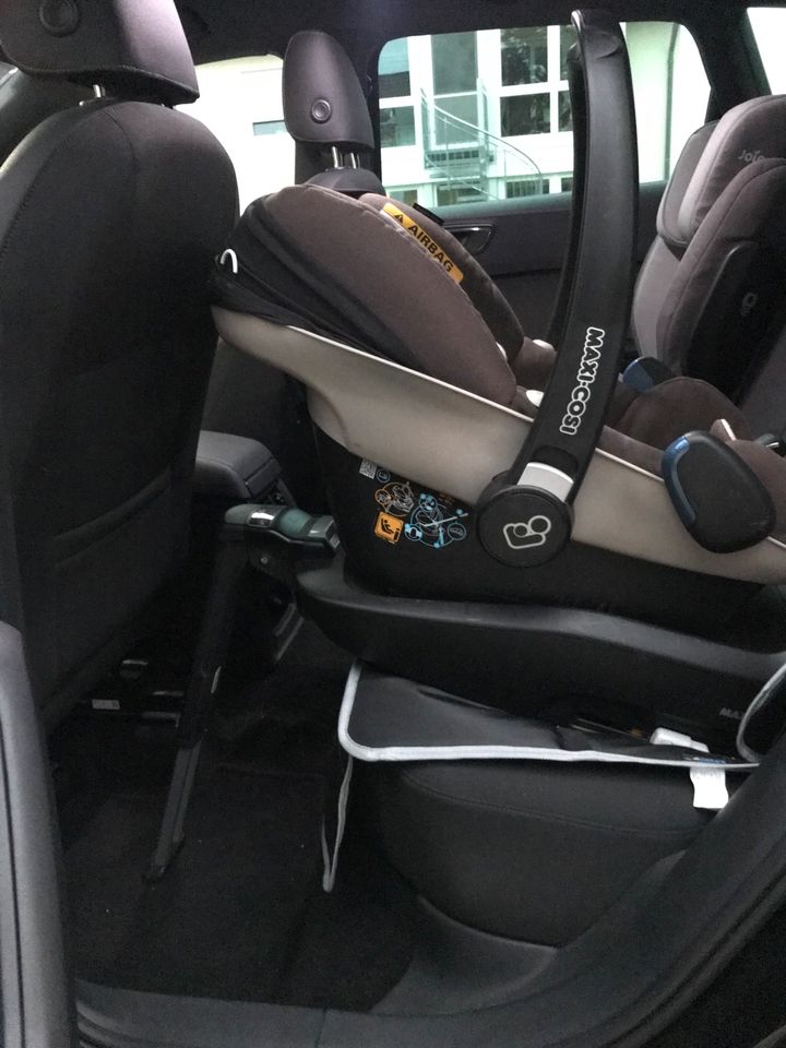 Maxi Cosi isofix Family Fix I-size Station und Babyschale in Glött