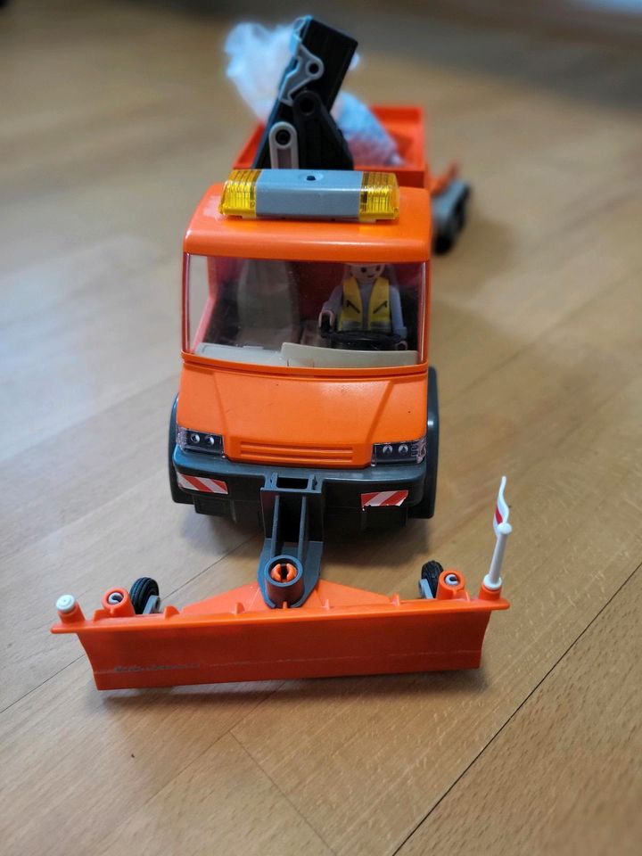 Playmobil Baustellen-/Räumfahrzeug mit Zubehör in München