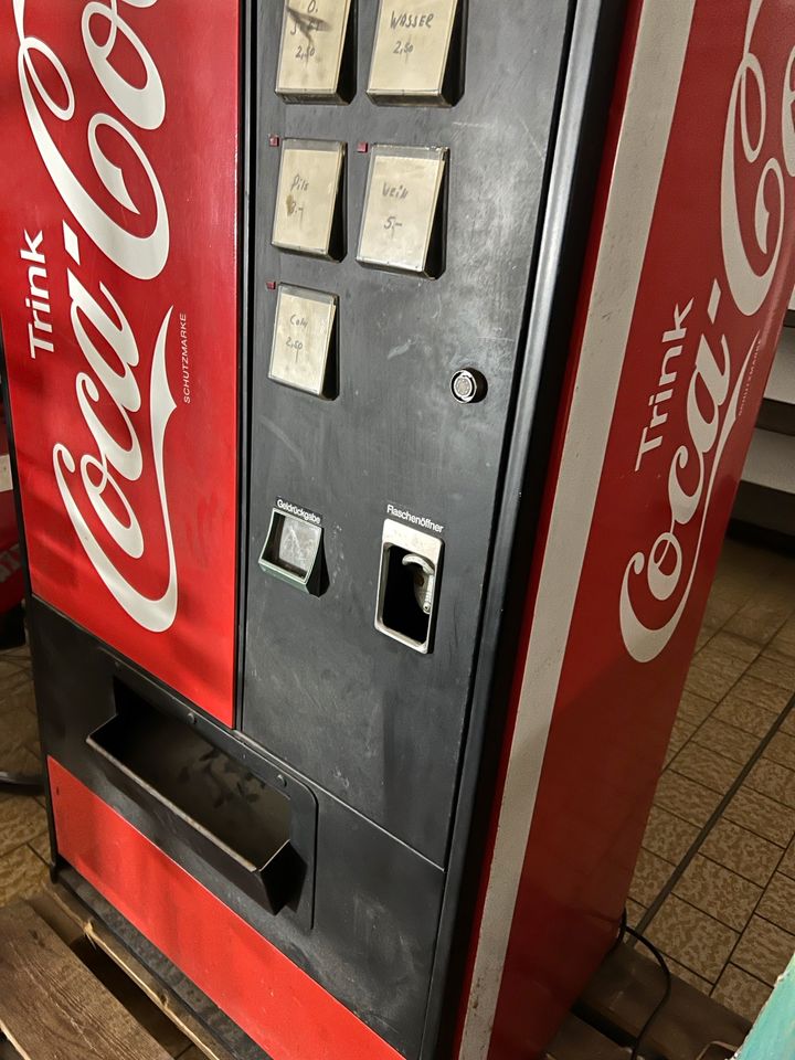 Coca Cola Automat mit D-Mark Münzen in Essen