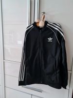 Adidas  Jacke  Größe 10-12 j Frankfurt am Main - Ostend Vorschau