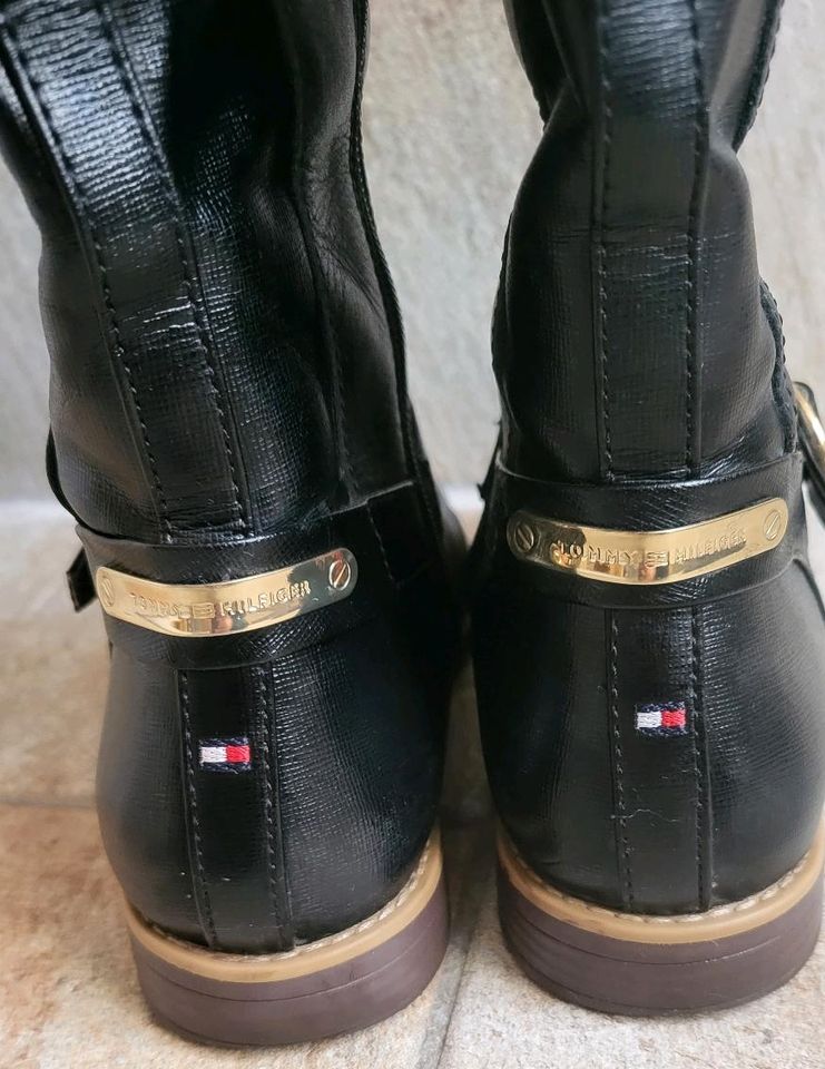 Tommy Hilfiger Stiefel Größe 38 in Halberstadt