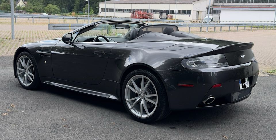 Aston Martin V8 Vantage 4,7 in Göttingen