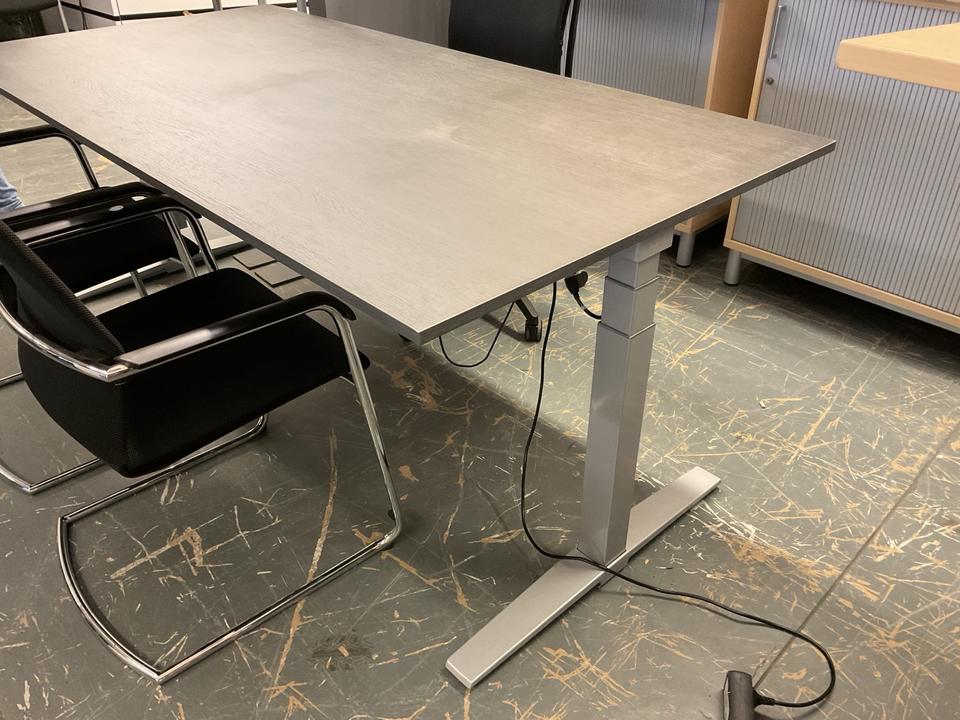 Schreibtisch elektrische höhenverstellbar von KÖNIG NEURATH in Mülheim (Ruhr)