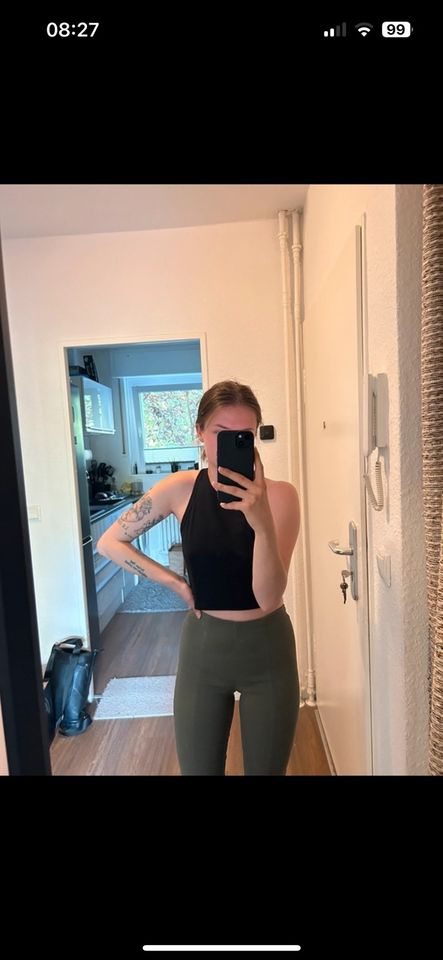 Edle enganliegende Slacks Anzugshose Bundfalten Highwaist H&M Uni in Berlin