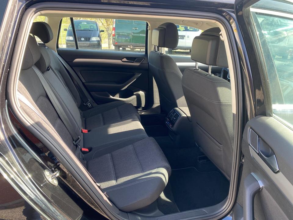 Volkswagen Passat Variant 2.0TDI DSG*Kamera*ACC*LED*19%MwSt. in Oberderdingen