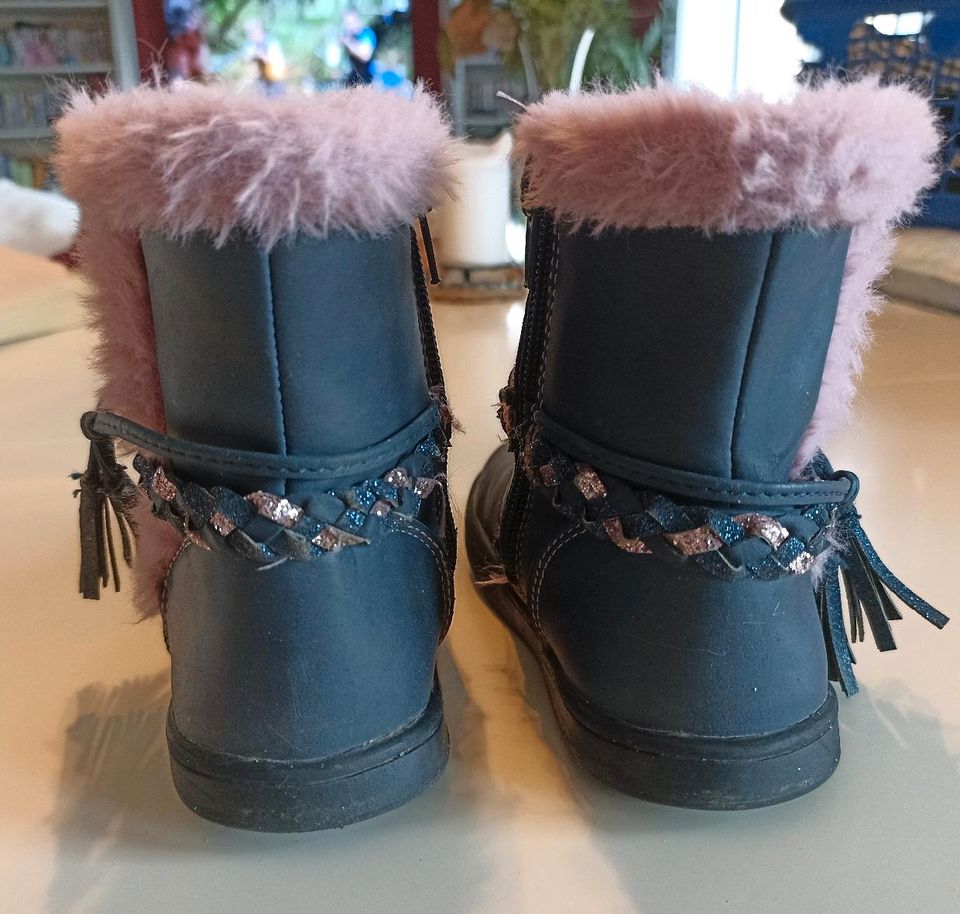 Schuhe Stiefel Boots Winter in Größe 24 und 25 Mädchen in Penzlin