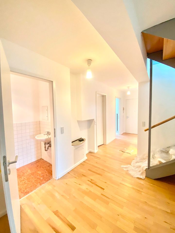 Helle Maisonette-Wohnung mit großer Dachterrasse und Wasserblick in Berlin