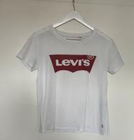 Levi’s T-shirt rot weiß Niedersachsen - Isernhagen Vorschau