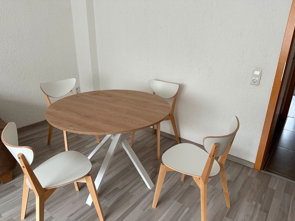 Esstisch und 4 Stuhle aus IKEA in Duisburg