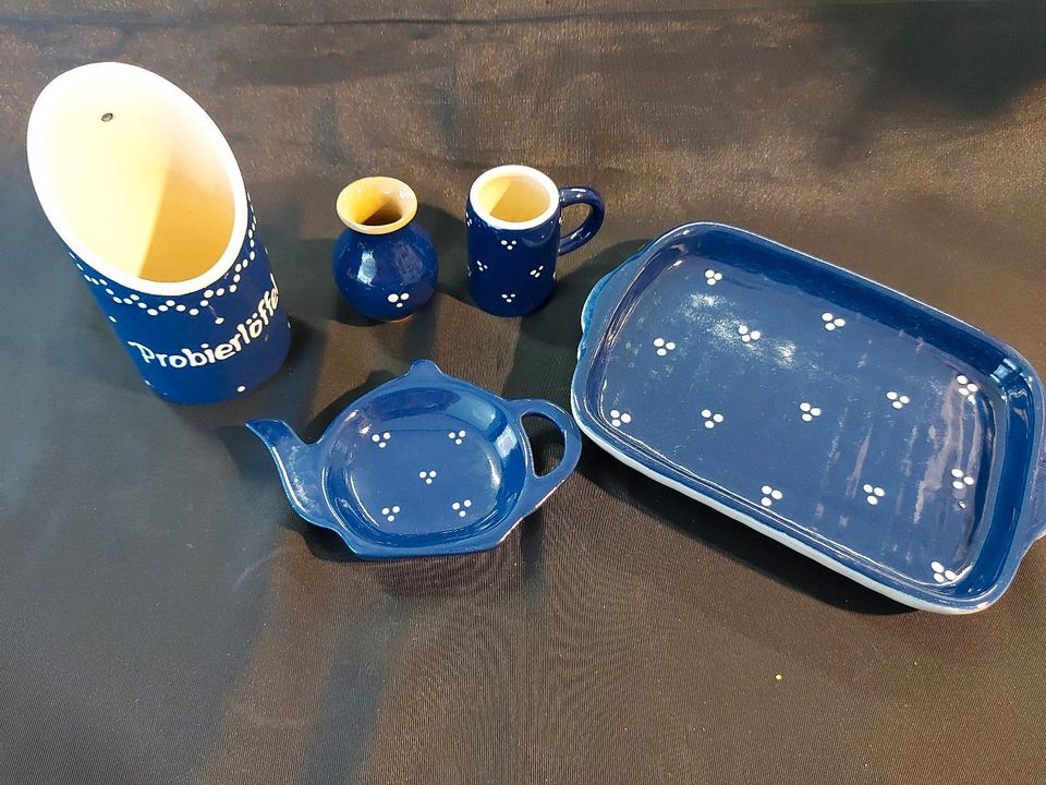 Blaues Keramikset in Kiel