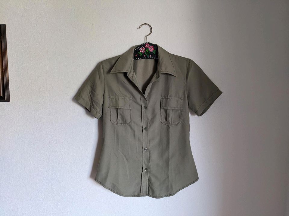 Khaki Bluse Shirt Kurzarm Grün Knopfleiste Kragen 34 XS 2000er in Oyten