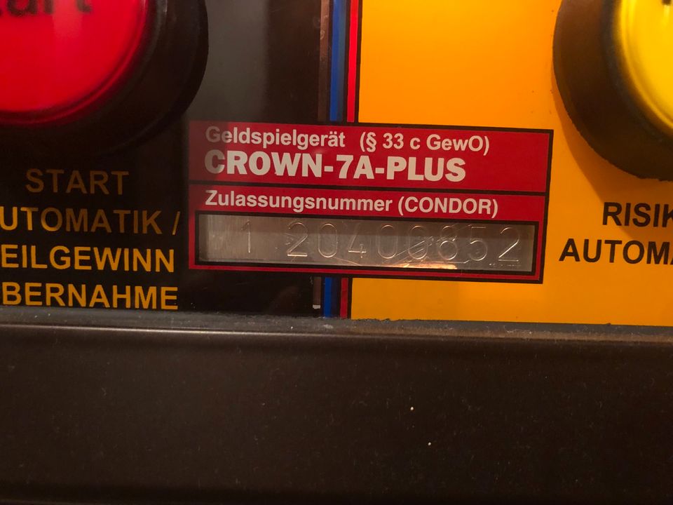 Spielautomat Crown 7A Plus in Hamburg
