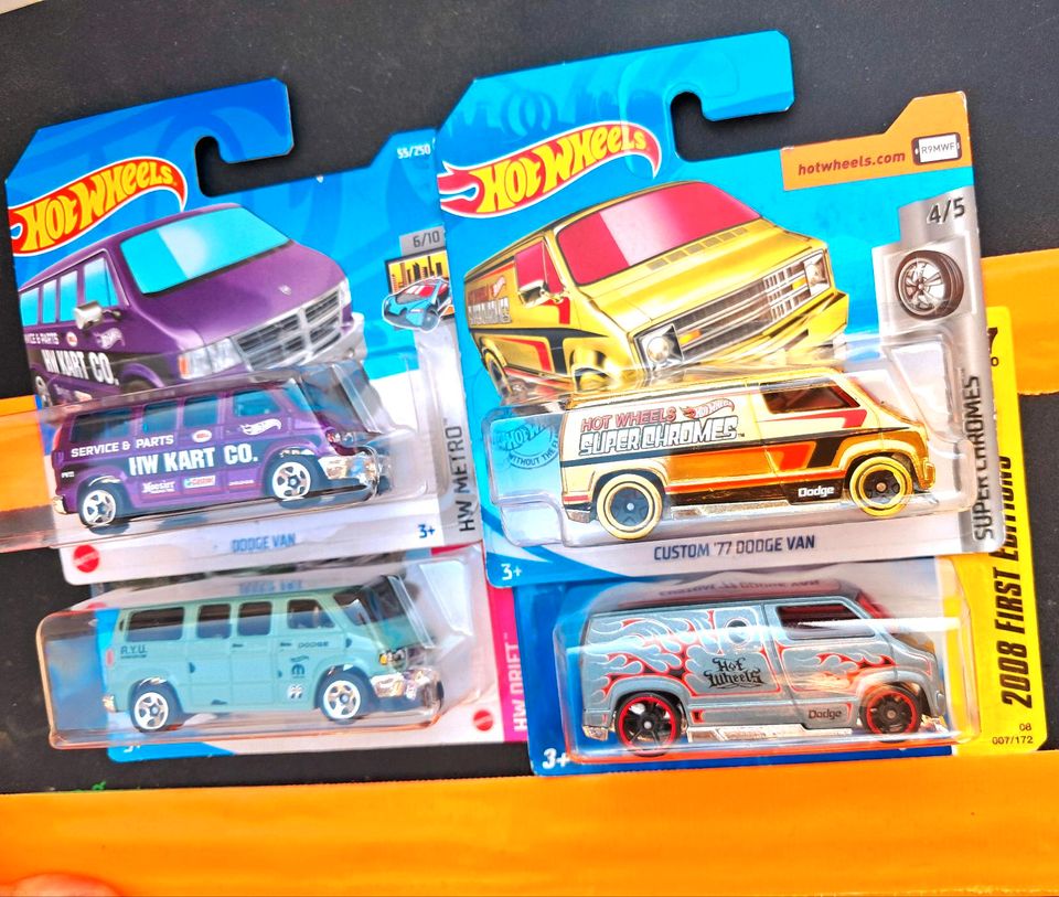 Hot Wheels - SAMMLUNG 2x Custom '77 DODGE VAN + 2x Dodge Van in Chemnitz