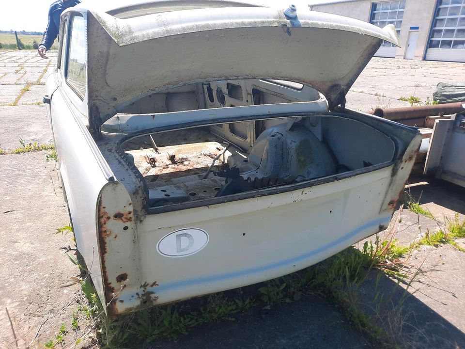 Trabant 601L Rohkarosse weiss DDR Bastler in Letschin