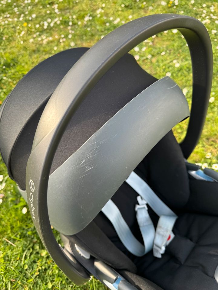 Cybex Cloud Z i-size Babyschale / Maxi Cosi in Herborn