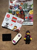 Lego minifigur Serie 6 Skaterin mit Skateboard neu OVP Nordrhein-Westfalen - Niederkassel Vorschau