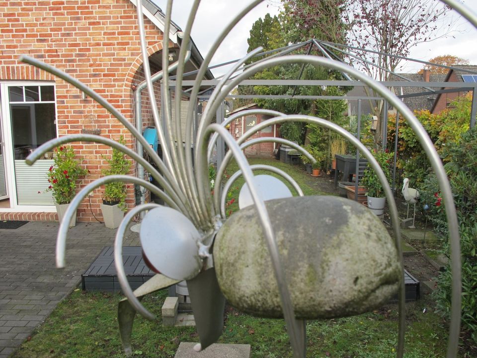 Große Skulptur aus Nirostastahl für den Garten /Motiv Vogel in Quickborn