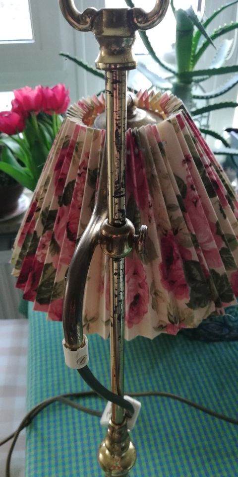 Vintage Tischlampe Plissee-Schirm mit Blumen Messing Original-Alt in München