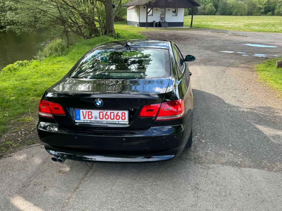 BMW E92 Coupe 330i aus 1 Hand ORG 83Tkm TÜV Garantie in Gemünden