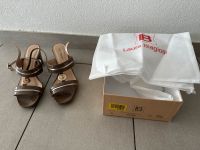 Laura Biagiotti Sandalen Sandaletten Schuhe neu Größe 40 Gold Baden-Württemberg - Tamm Vorschau