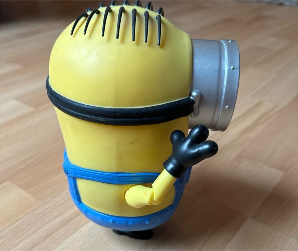 Lachende Minion Figur (Stuart) mit Sound in Bergisch Gladbach