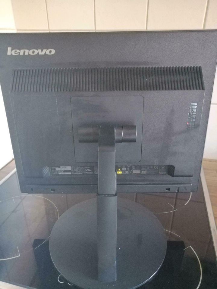 Schwarzer Monitor von Lenovo 17 Zoll in Flensburg