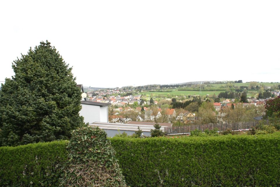 Grosses Haus in exponierter Lage mit toller Fernsicht und großem Grundstück in Wemmetsweiler Ortsteil von Merchweiler  zu verkaufen. in Merchweiler