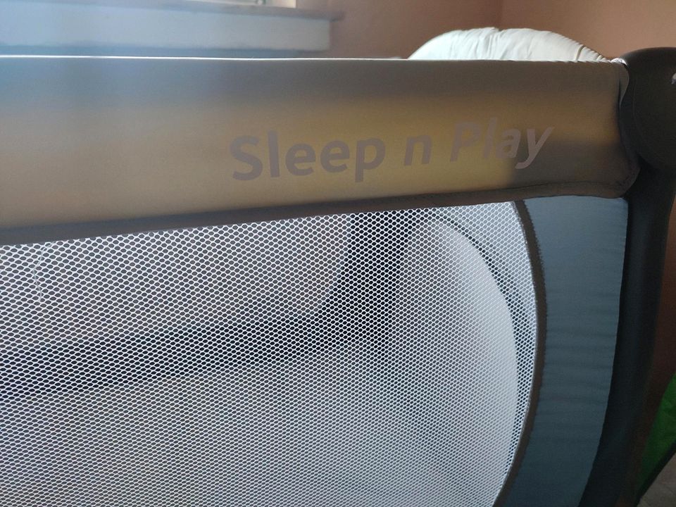 Hauck Reisebett sleep'n Play Go Plus neuwertig in Pulheim