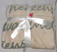 Kuscheldecke Geschenkidee Herzenswärmer Sofadecke beige neu Hessen - Weilmünster Vorschau