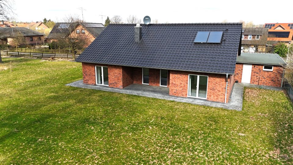 Neuwertiger, ebenerdiger Bungalow mit Garage in ruhiger Lage - Ausbaureserve im Obergeschoss in Meinersen