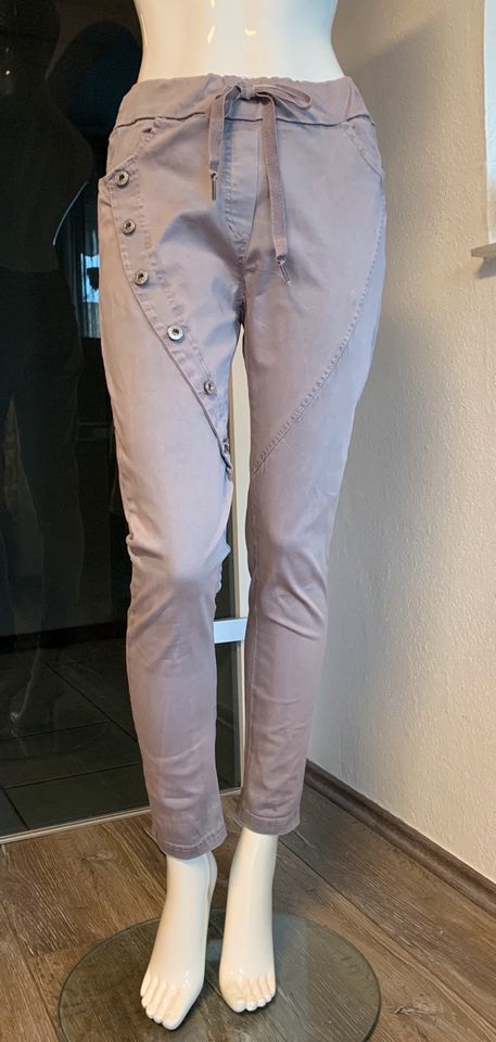 Joggpants Gr. M/L / Trend- Hose mit Knopfleiste in Schloß Holte-Stukenbrock