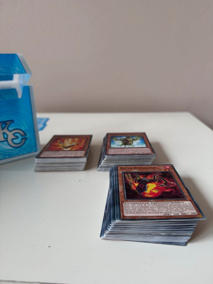 Yu-Gi-Oh 140 Karten inklusive Sammlerbox in Wachtberg