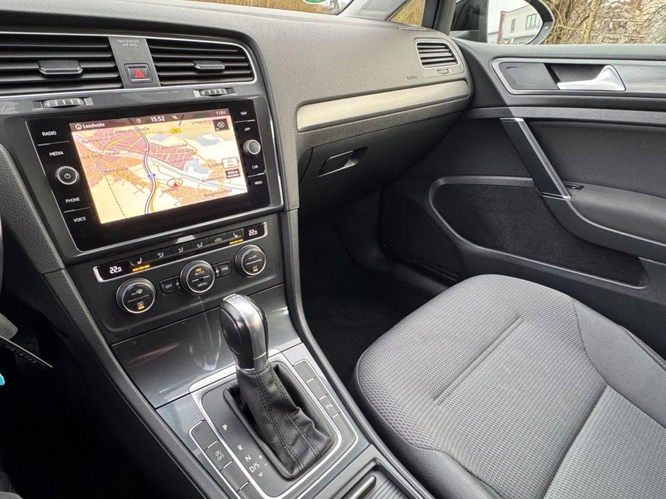 Volkswagen Golf VII Variant*Highline*1 Hand*Navi*DSG*LED* in Schweinfurt