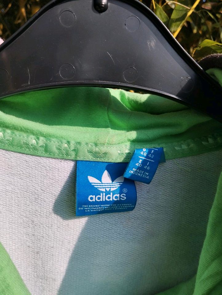 Adidas Hoodie in Stadtlohn